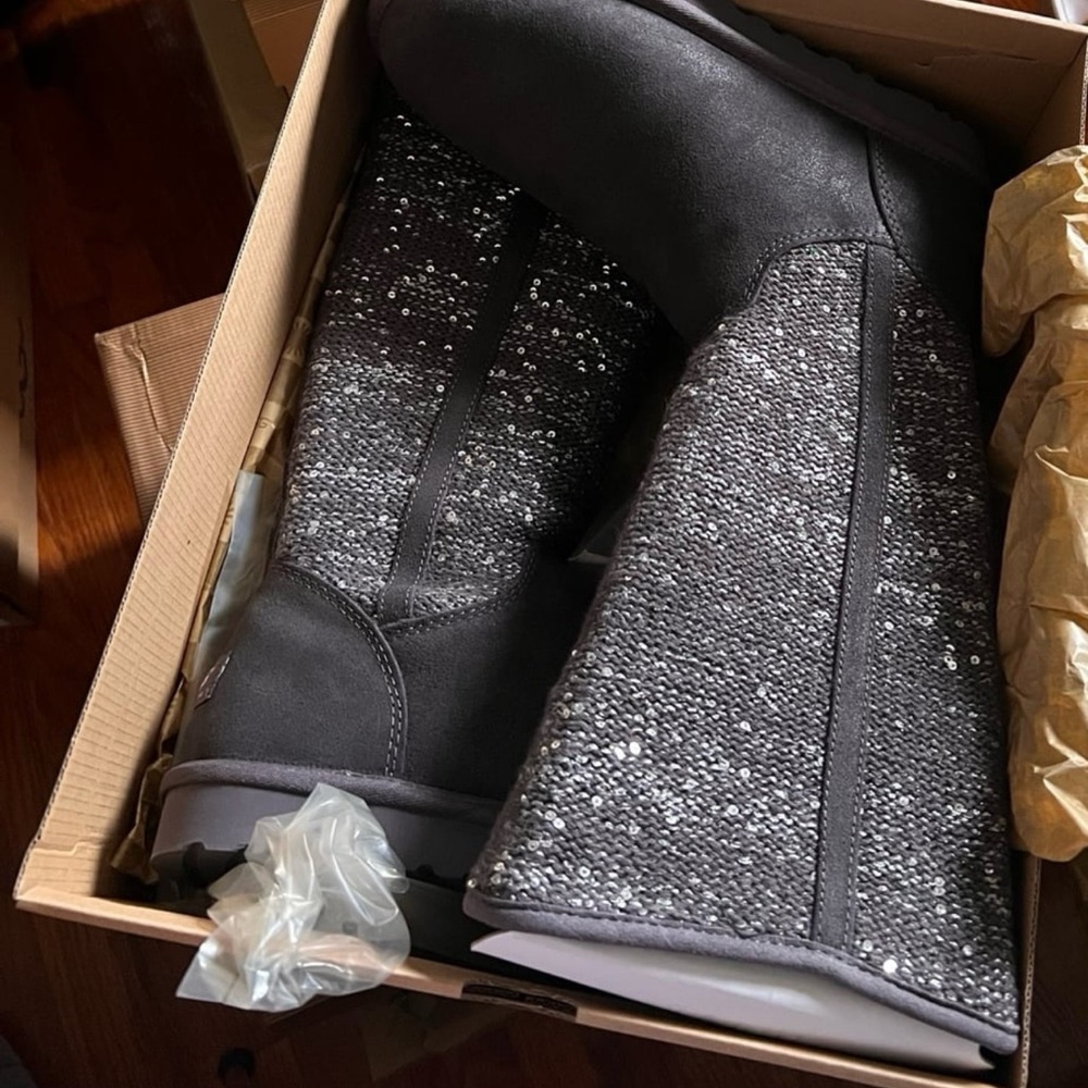 UGG Charcoal Camaya Winter Boots Size 8
